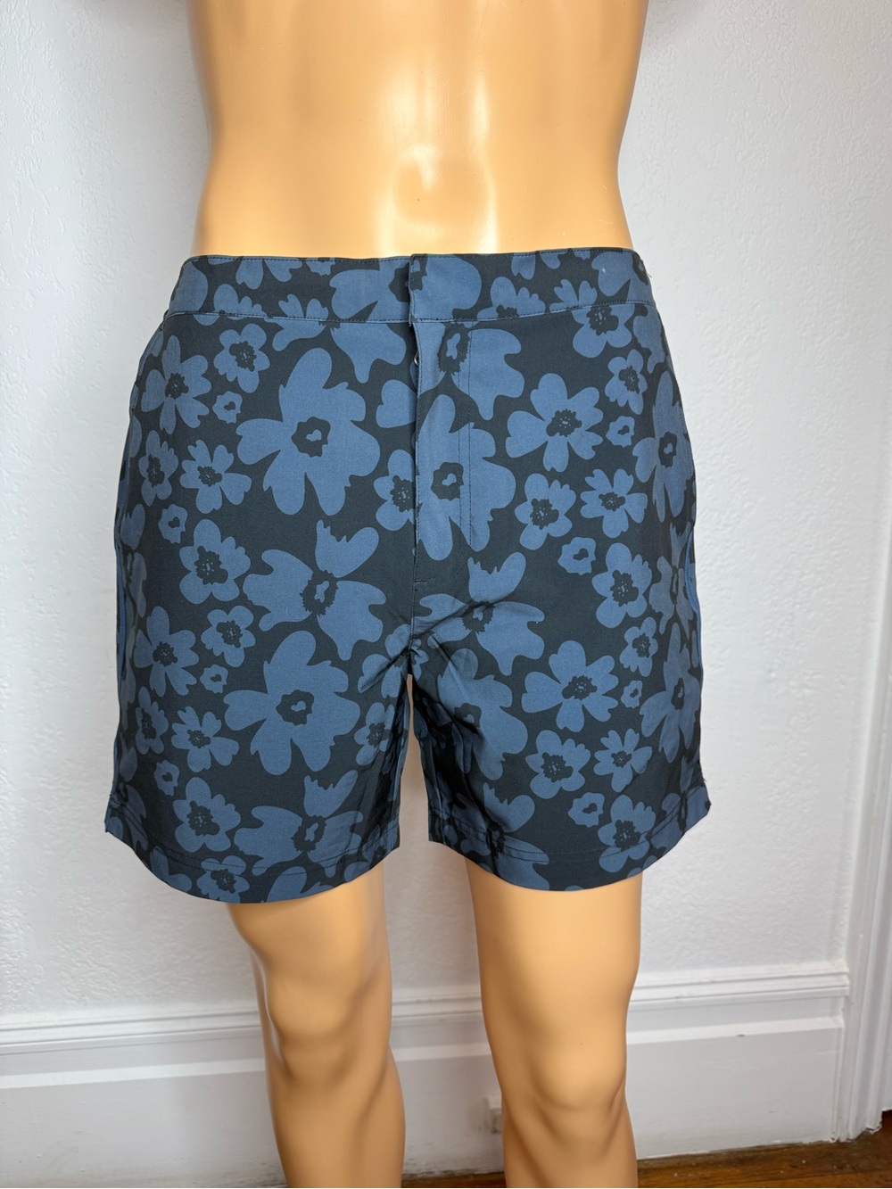 Fair Harbor Sextant Shorts Mens 34 Blue/Black  Trunks Surfing Beach Floral 5.5”